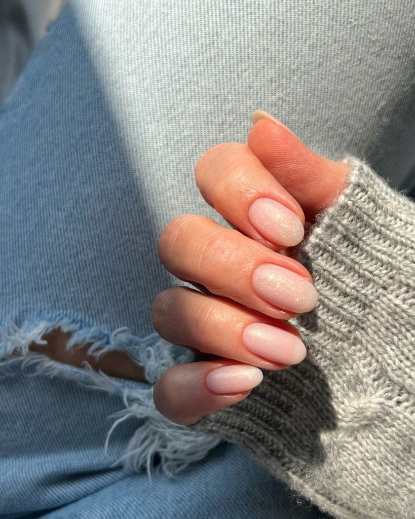 00003 Classy Professional Nails For Work - Professional Nails for Work should be polished, sophisticated, and practical. Whether you prefer a minimalist look or a touch of creativity, professional nails for work should strike the right balance between style and workplace appropriateness. From classic nude tones to elegant French tips, choosing the right work-appropriate nails enhances your overall appearance while maintaining a polished, office-ready look.