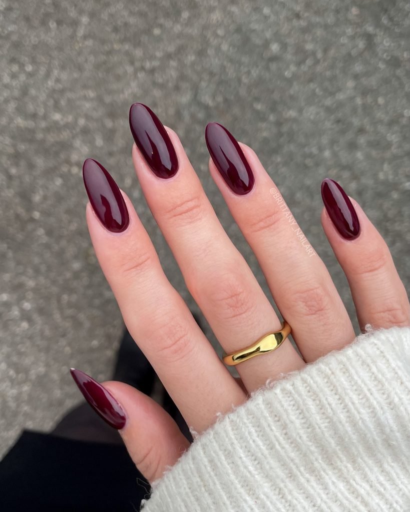 00004 Classy Professional Nails For Work - Professional Nails for Work should be polished, sophisticated, and practical. Whether you prefer a minimalist look or a touch of creativity, professional nails for work should strike the right balance between style and workplace appropriateness. From classic nude tones to elegant French tips, choosing the right work-appropriate nails enhances your overall appearance while maintaining a polished, office-ready look.