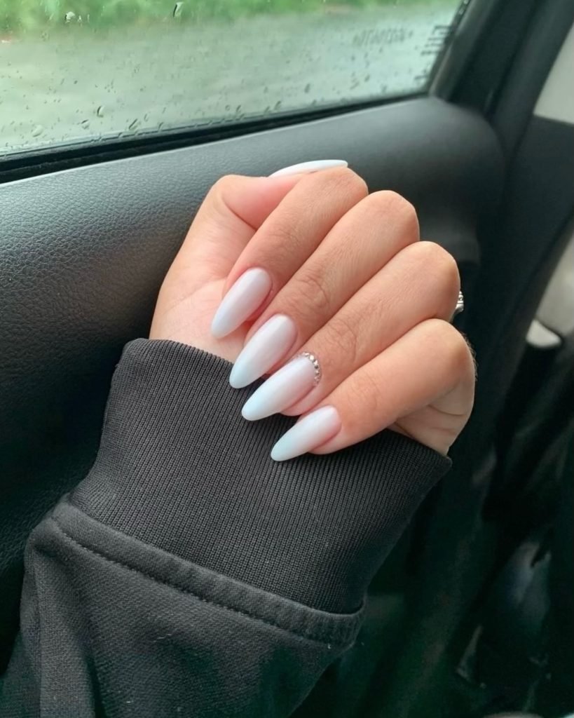 00009 Classy Professional Nails For Work - Professional Nails for Work should be polished, sophisticated, and practical. Whether you prefer a minimalist look or a touch of creativity, professional nails for work should strike the right balance between style and workplace appropriateness. From classic nude tones to elegant French tips, choosing the right work-appropriate nails enhances your overall appearance while maintaining a polished, office-ready look.