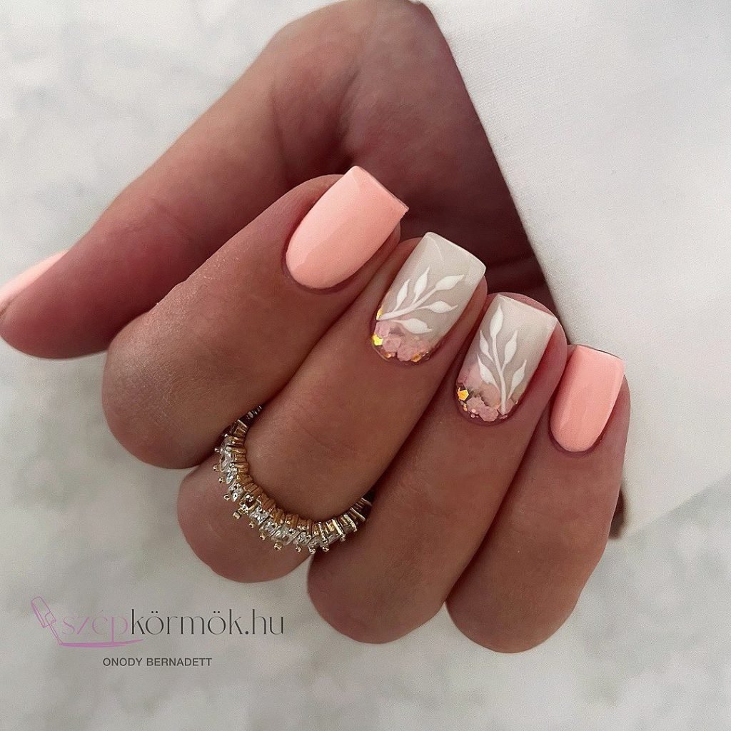 00004 Peach Nails With Designs - Soft, elegant, and effortlessly chic, peach nails with designs are taking over the nail scene. Whether you love delicate floral patterns, abstract swirls, or classy French tips, peach nails with designs add a touch of sophistication to any manicure. I remember scrolling through nail ideas for my last salon visit and stumbling upon the perfect peach nails with designs—a mix of soft ombré and subtle gold accents.
