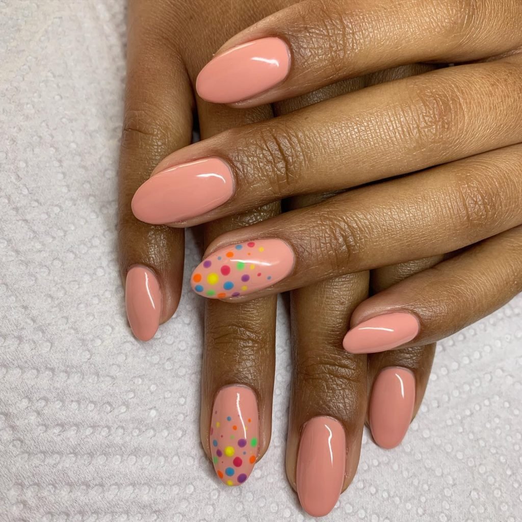 00005 Peach Nails With Designs - Soft, elegant, and effortlessly chic, peach nails with designs are taking over the nail scene. Whether you love delicate floral patterns, abstract swirls, or classy French tips, peach nails with designs add a touch of sophistication to any manicure. I remember scrolling through nail ideas for my last salon visit and stumbling upon the perfect peach nails with designs—a mix of soft ombré and subtle gold accents.
