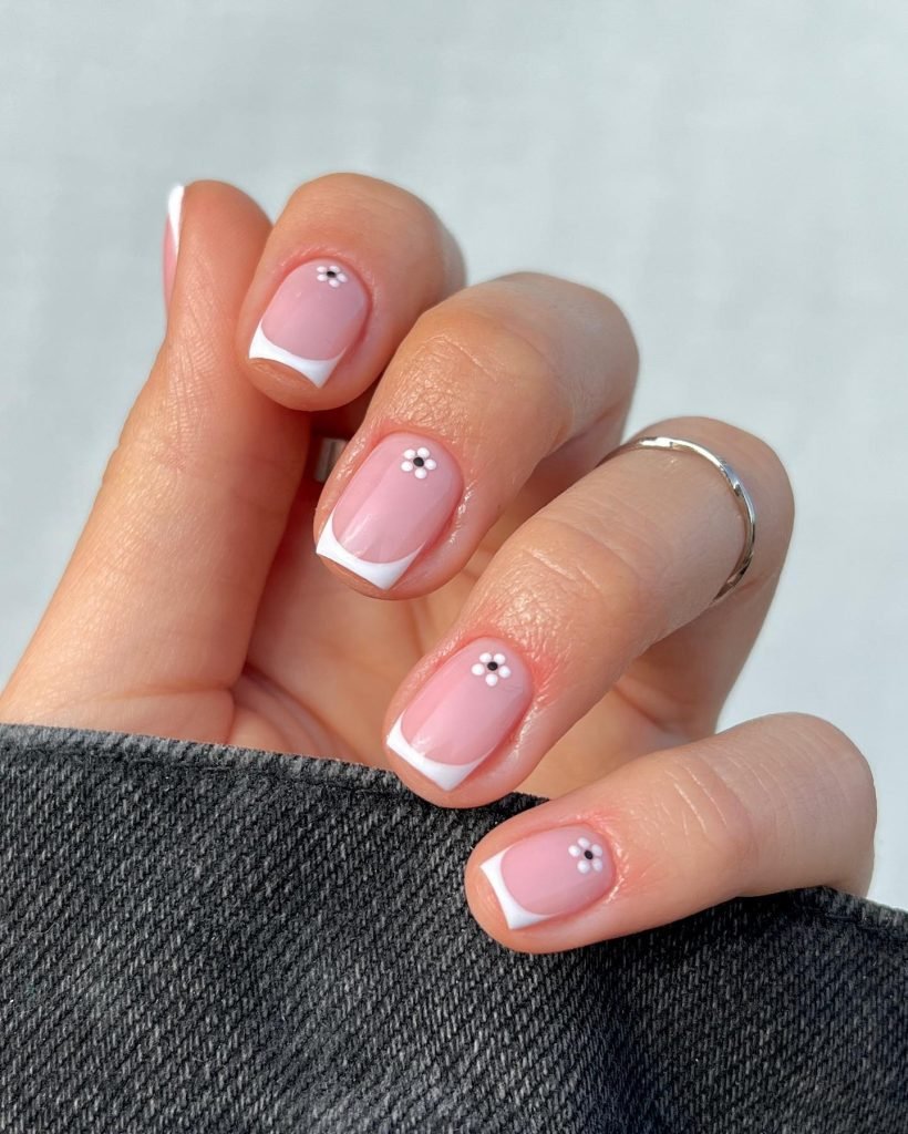 00011 Simple pink nails - I’ve always loved pink nail ideas, especially when they’re elegant and simple because it bring out a soft, classy vibe without being too loud. The way simple pink nails look on your hands, it’s like they whispers sophistication while still being playful.