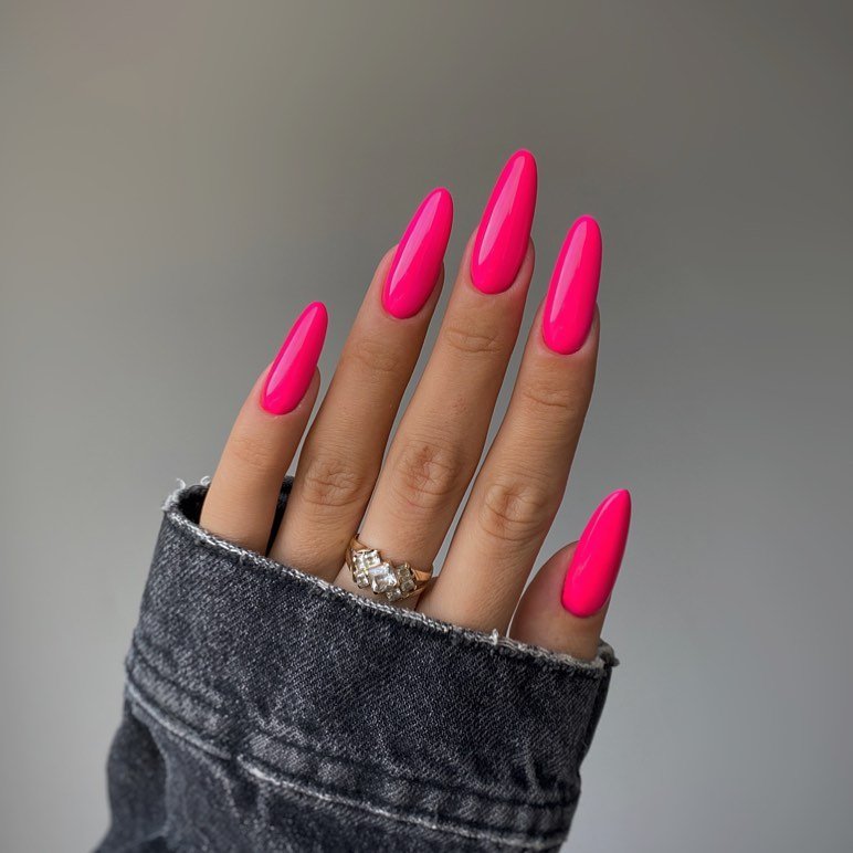 00017 Simple pink nails - I’ve always loved pink nail ideas, especially when they’re elegant and simple because it bring out a soft, classy vibe without being too loud. The way simple pink nails look on your hands, it’s like they whispers sophistication while still being playful.