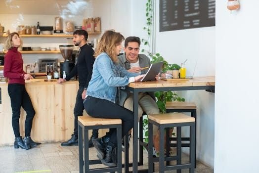 Mechanisms of Node Communication in Mesh Networks