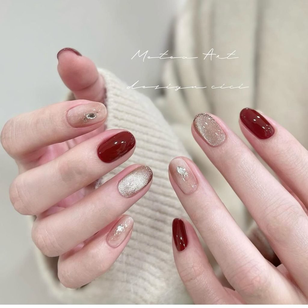 00013 Short Gel Nails - I’ve always been obsessed with Short Gel Nail Ideas, ever since I tried my first set of short gel nails before a cousin’s wedding. The shine, the neat shape, and the low-maintenance vibes made me fall in love with Short Gel Nail Ideas instantly.