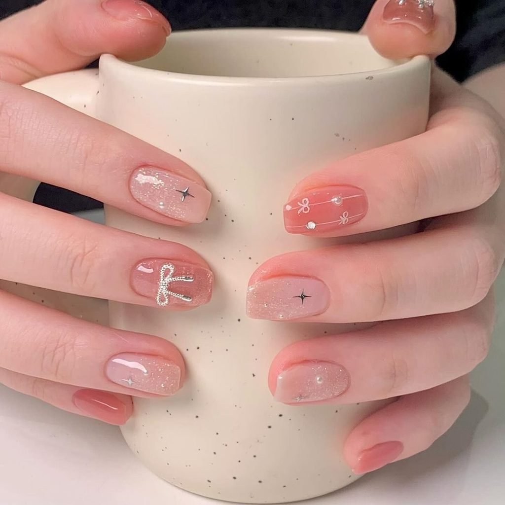 00014 Short Gel Nails - I’ve always been obsessed with Short Gel Nail Ideas, ever since I tried my first set of short gel nails before a cousin’s wedding. The shine, the neat shape, and the low-maintenance vibes made me fall in love with Short Gel Nail Ideas instantly.