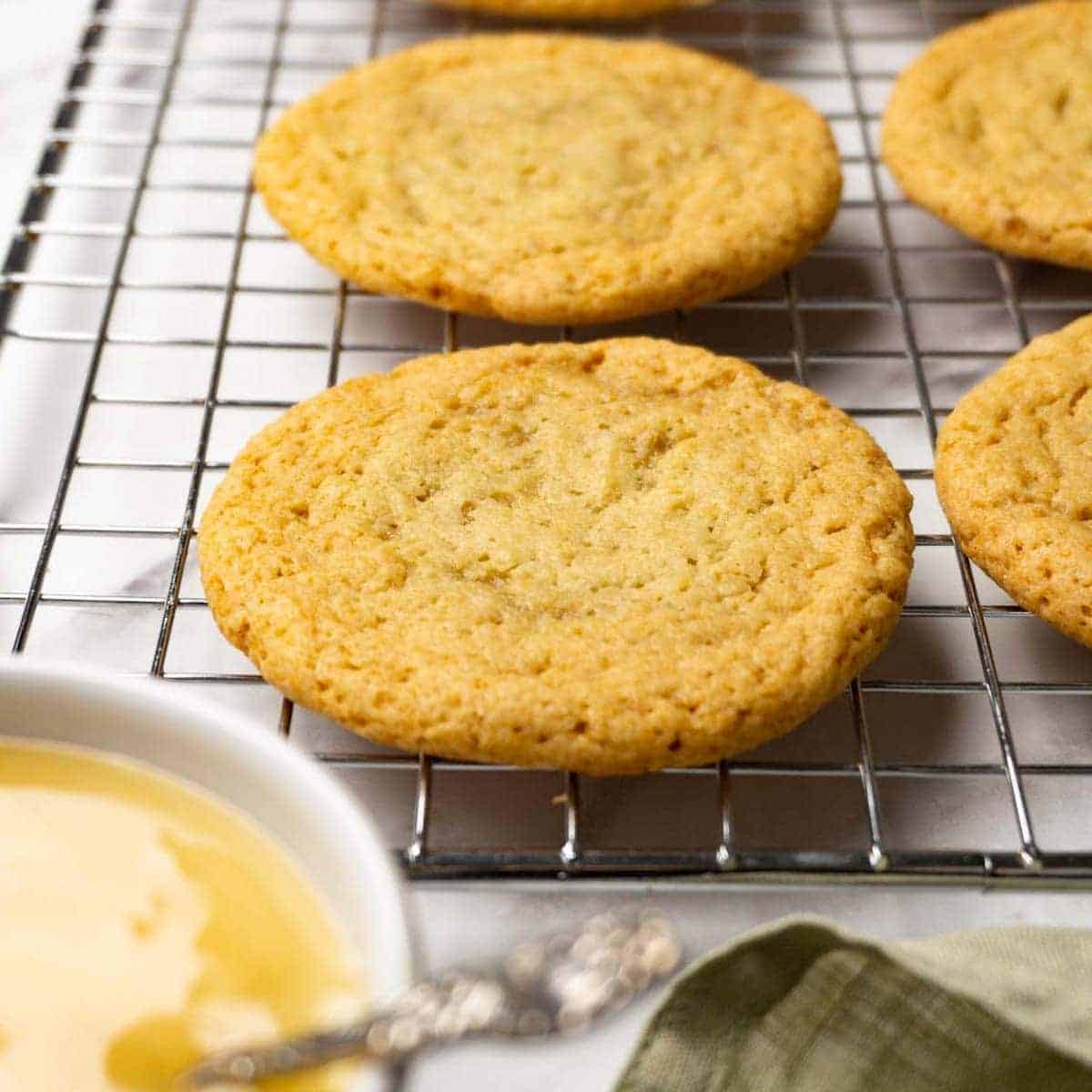 Honey cookies thumbnail - Experience the rich flavors of autumn with simple yet beautifully adorned fall cookies. Whether it's pumpkin or caramel apple cookies, these delightful treats will infuse your living space with the comforting essence of the fall season. Ideal for sharing with loved ones or savoring solo. Prepare to gratify your cravings for sweetness!