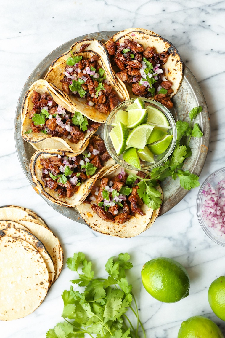 Tacos callejeros mexicanos: cuando se trata de planificar tu próxima comida, encontrar las ideas perfectas para la cena puede parecer un desafío. Ya sea que estés buscando ideas para cenas rápidas, saludables o económicas, tener una variedad de opciones a tu alcance puede ahorrarte tiempo y esfuerzo.