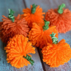 17 Easy Halloween Crafts 23 PumpkinYarn8 800x1199 1