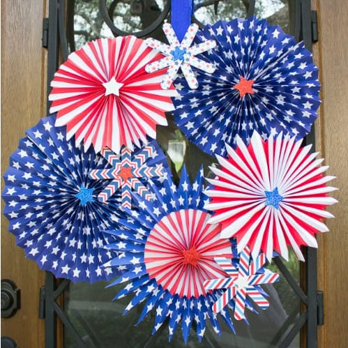 Screenshot 2023 04 10 180802 - Prepare for Memorial Day festivities with these exquisite Memorial Day decorations! From patriotic banners and flags to homemade centerpieces and table arrangements, we have everything you need. Establish a celebratory ambiance with these straightforward yet captivating suggestions. Explore our array of inspiring concepts and gear up to display your American patriotism!