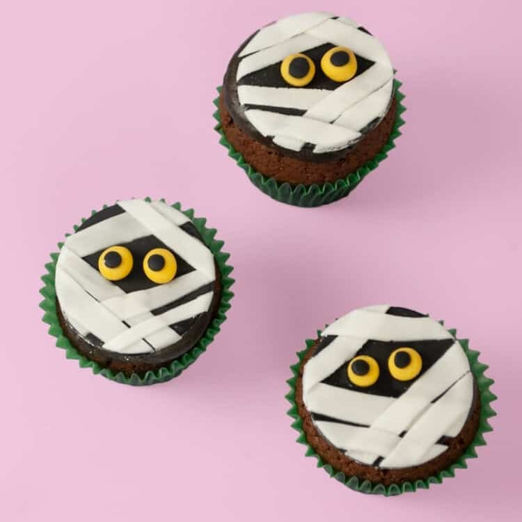 mummy cupcakes