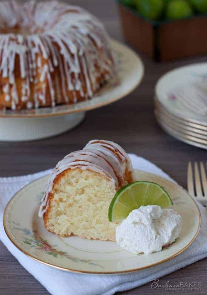 Kue Pound Rasa Jeruk Nipis 2 Barbara Bakes - Kue musim panas memanjakan indera perasa. Nikmati suguhan musim panas dan kue lapis yang penuh dengan buah-buahan tropis. Cerahkan pesta Anda dengan taburan lemon yang sempurna untuk musim panas dan kue berhias bunga, cocok untuk acara kumpul-kumpul di kebun. Manjakan diri dengan es krim atau kue jeruk yang segar.