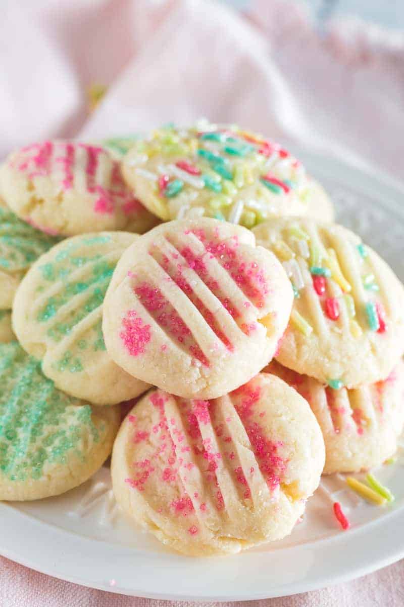 hero image easter shortbread cookies - Delve into the Easter spirit with our simple yet delightful Easter cookies for children! From adorable bunny-shaped cookies to beautifully adorned egg cookies, we offer a variety of recipes that will add a festive flair to your holiday celebration.