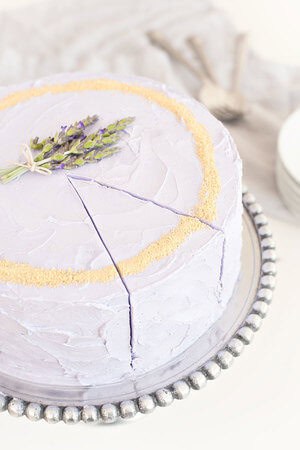 Pastel de miel y lavanda 2: ¡Explora nuestras sugerencias económicas para la cena de Pascua que garantizarán que tu reunión de Pascua sea memorable! Ya sea que tengas antojo de jamón de Pascua clásico, deliciosos platos de cordero o estés explorando opciones vegetarianas y veganas, tenemos lo que necesitas.