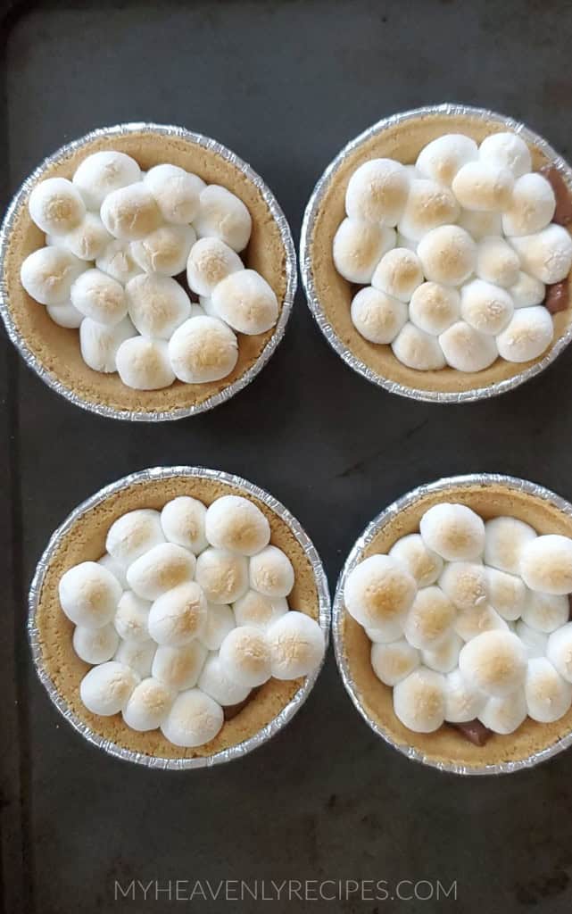 mini smores pies recipe - Savor the delightful flavors of summer with these delectable smores treats! From luscious chocolate bars to crunchy cookies, our simple smores recipes will fulfill all your sweet cravings. Whether you're out camping amidst nature's beauty or simply seeking delightful camping sweets to share with loved ones, these summertime desserts are a must-have. Don't overlook these ideal summer indulgences!