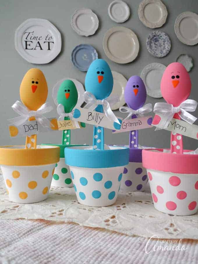 plastic spoon chicks V - Dive right into spring with these simple homemade Easter craft projects for both children and adults! From cute Easter bunny crafts to stunning DIY Easter decorations, we offer a wide range of Easter craft ideas suitable for all ages. Explore effortless Easter craft activities, such as decorating eggs and printable Easter crafts, to keep the little ones engaged.