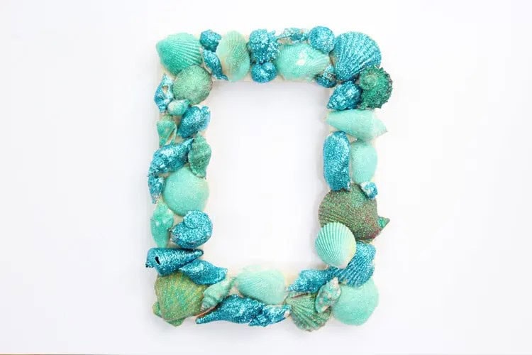 image 232 - Crafting at the beach brings the coastal vibes indoors. Delve into homemade beach crafts for children and craft shell-themed artworks that embody the essence of the sea. From sand-filled bottles to maritime-inspired projects, there's a creative endeavor suitable for every age and expertise. Adorn your surroundings with driftwood decorations and sea glass creations, or showcase your style with ocean-inspired jewelry designs.