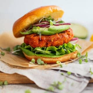 Explore top-notch burger recipes, from classic beef blends to innovative veggie options. Whether it's turkey or chicken, we've got your burger cravings covered.