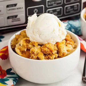 25 postres fáciles de crockpot 24 Pin de pastel de volcado de durazno 1