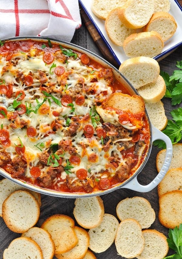 31 Best Super Bowl Party Food 8 Pizza Dip 17