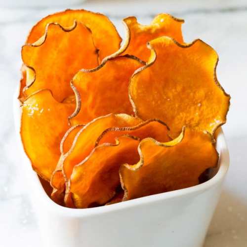 baked sweet potato chips 14 - Wondering about the top low calorie snacks? This article presents a selection of nutritious, protein-rich snacks that are both low in calories and convenient to carry. Whether you're on the go or away from home, these simple, tasty, and nutritious snack options will come in handy to curb hunger cravings.