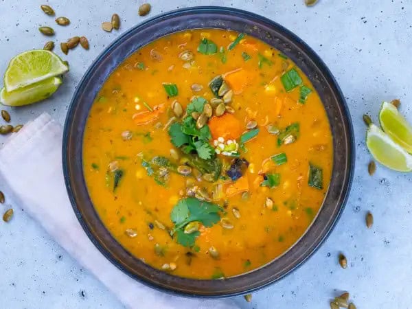 imagen 13207 - Hay muchas opciones de sopas, pero ninguna se compara con esta sopa de maíz Tex-Mex. De verdad. Llenar tu tazón con este sabroso caldo repleto de tiernas verduras te hará muy feliz. Ah, y el toque picante que aporta le dará un toque de emoción que a la mayoría de los bebedores les falta. ¿Quién está listo para la mejor sopa que existe? ¡Sorbe un tazón lleno de sopa de maíz Tex-Mex y siéntete orgulloso de la elección que hiciste!