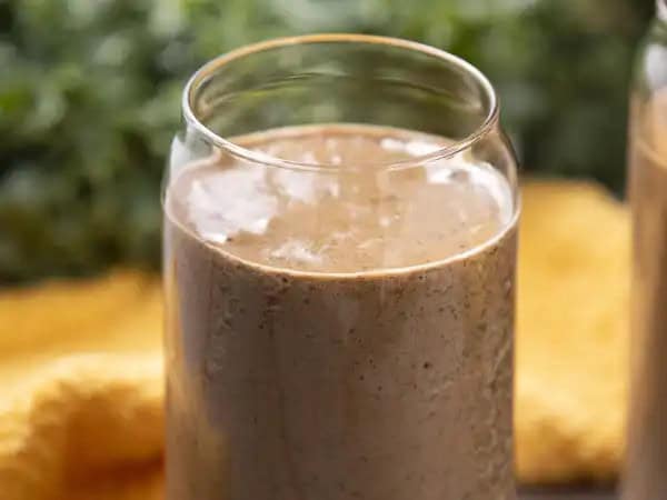 image 4829 - You might only have time in the morning for a quick smooch before you and your partner run out the door, but there's still time for a romantic moment. Sharing a Date Smoothie is exactly that; the romantic moment in smoothie form! Chocolatey, fruity, and helpfully filling, the Date Smoothie is exactly like your relationship; sweet and fulfilling! Mornings feel a lot brighter and more loving now, don't they?