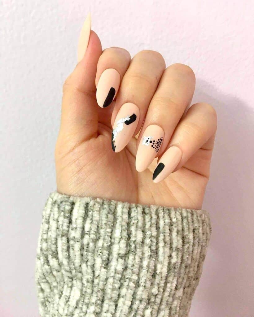 Explore the stylish realm of contemporary nail art with cutting-edge designs, fashionable nails, and inspiration for all seasons and events.