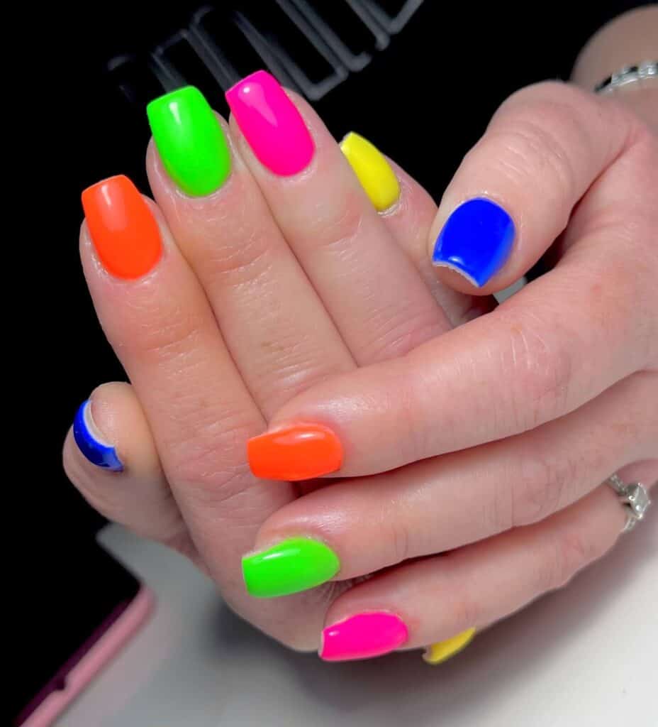 Radiant and lively neon nails featuring fashionable summer designs.