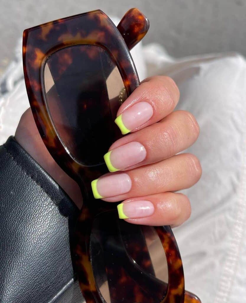 yellow nails 15