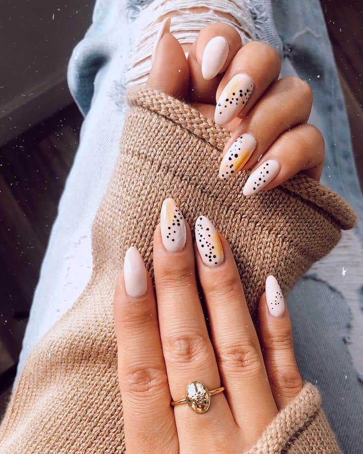 Minimalist Nails for Fall @xoninackim - Monochrome Neutral Fall Nails