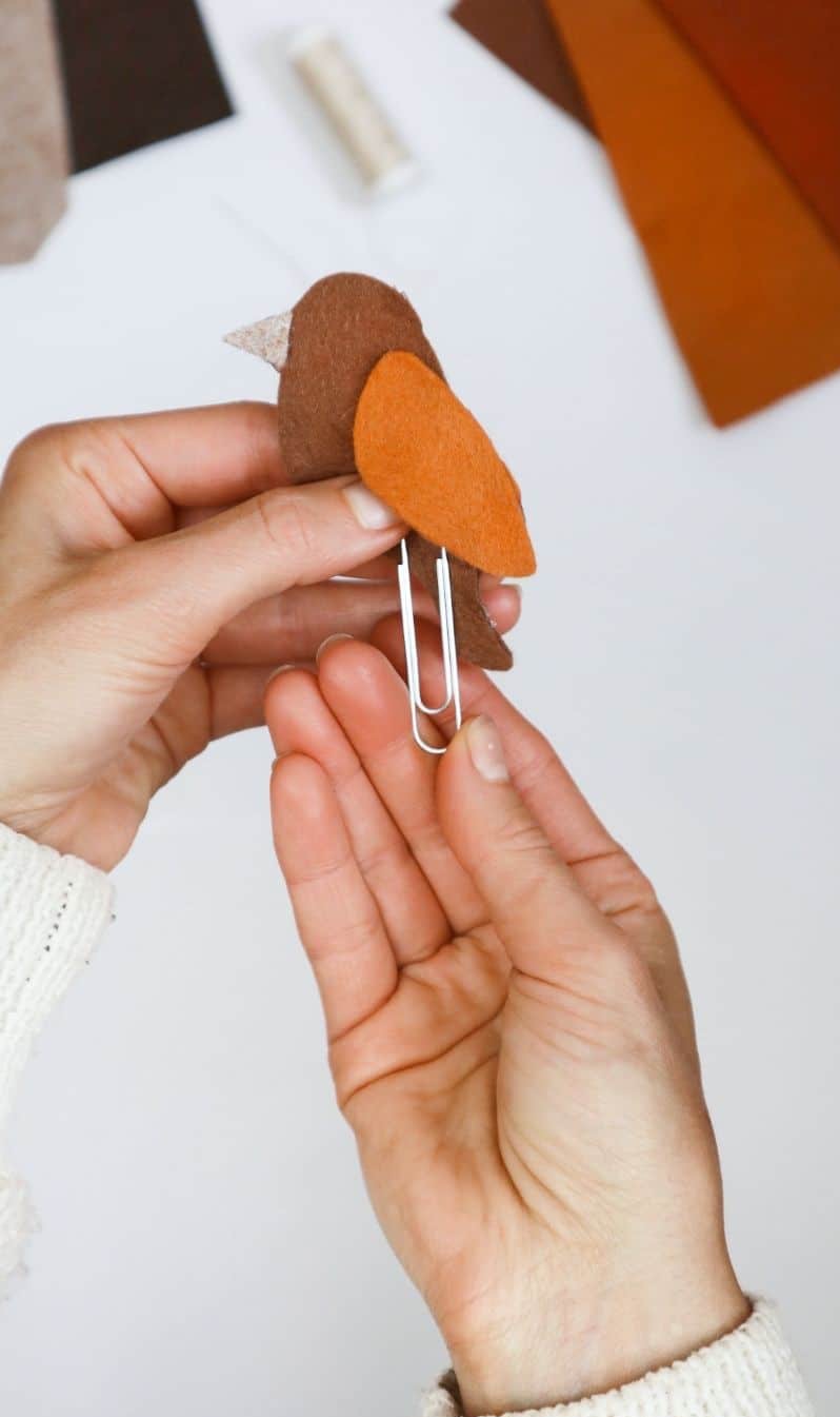 Bookmark With Paper Clips 10 - Need a bookmark? Here is a quick tutorial on how to make a bookmark the kids, teens, and even adults will love.
