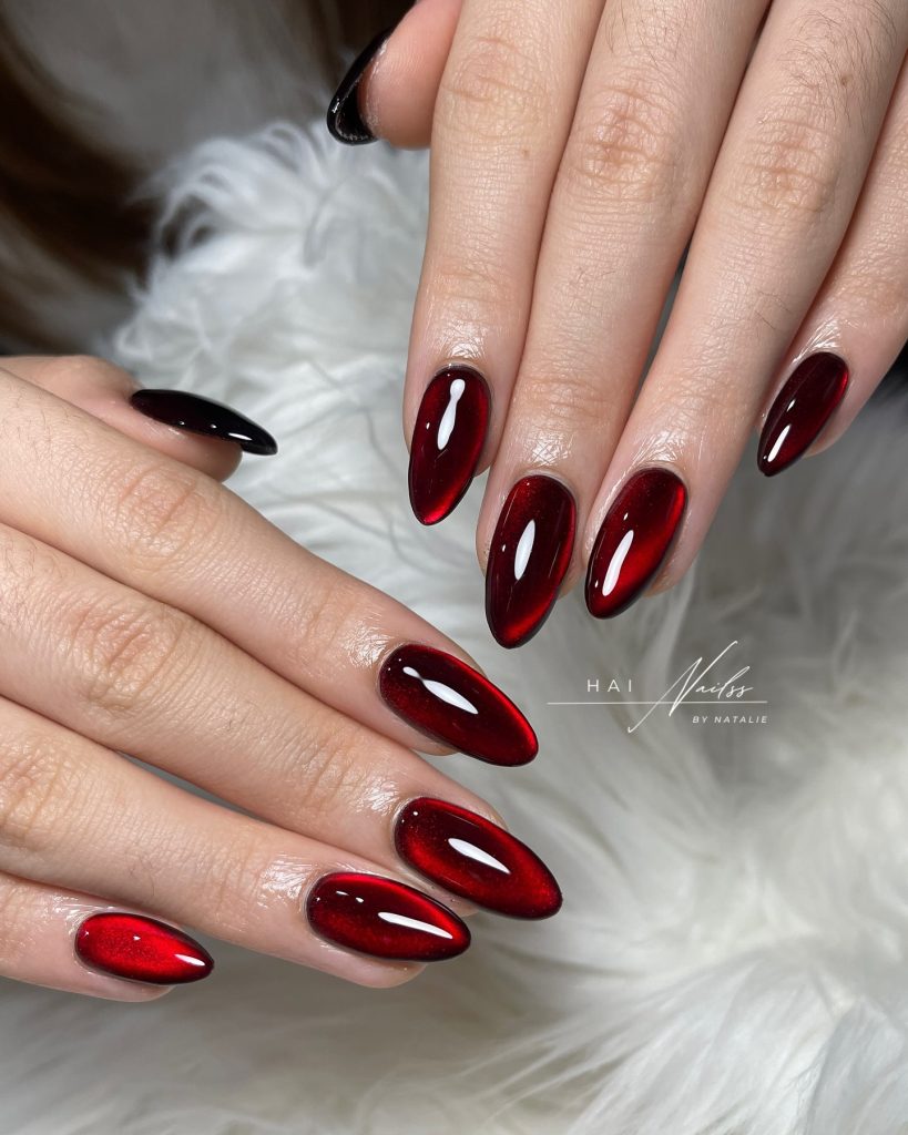 00003 Chrome Winter Nails - Chrome winter nails bring a sleek, icy touch to cold-weather manicures. Whether you're drawn to silver chrome winter nails, frosty blues, or pearlescent whites, these high-shine designs capture the magic of the season. From metallic chrome winter nail ideas with a mirror finish to soft, iridescent hues that reflect the snow-covered landscape, there are endless ways to achieve a stylish, frosty look.