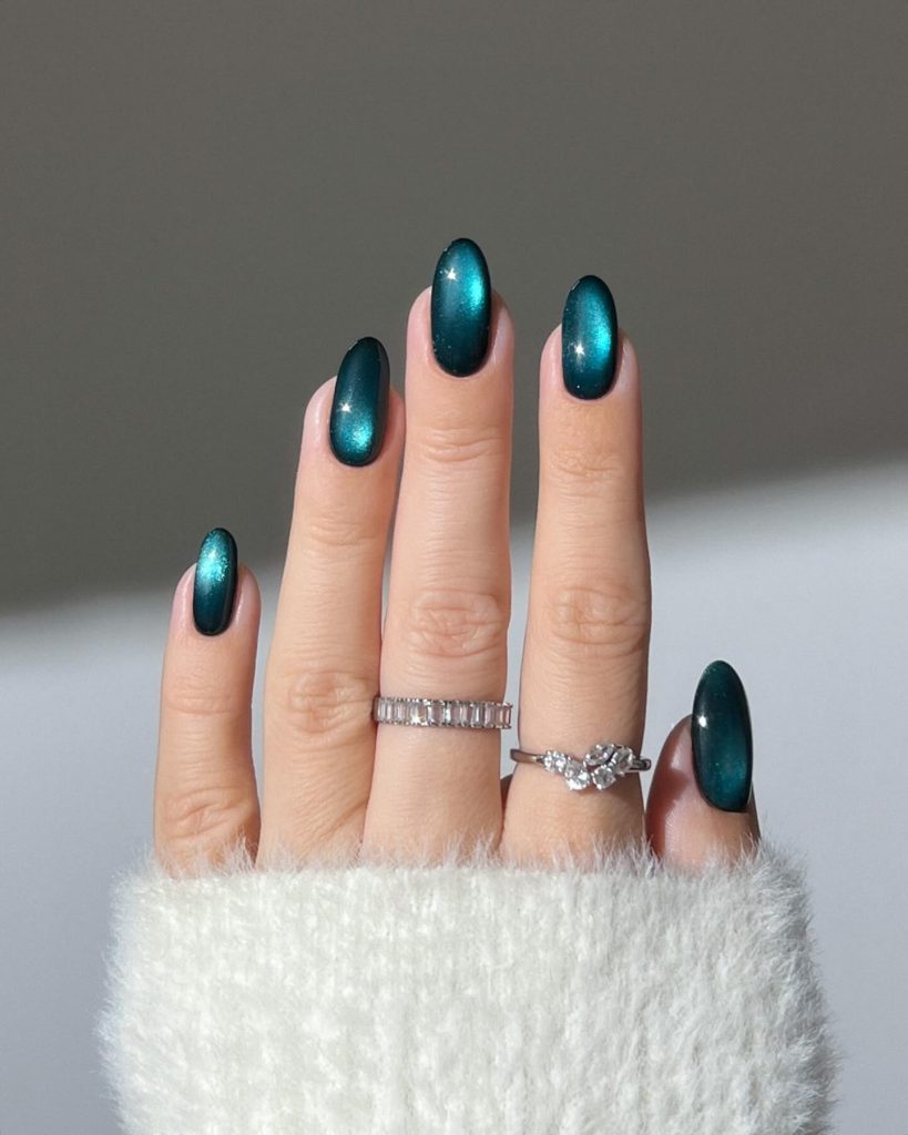 00009 Chrome Winter Nails - Chrome winter nails bring a sleek, icy touch to cold-weather manicures. Whether you're drawn to silver chrome winter nails, frosty blues, or pearlescent whites, these high-shine designs capture the magic of the season. From metallic chrome winter nail ideas with a mirror finish to soft, iridescent hues that reflect the snow-covered landscape, there are endless ways to achieve a stylish, frosty look.