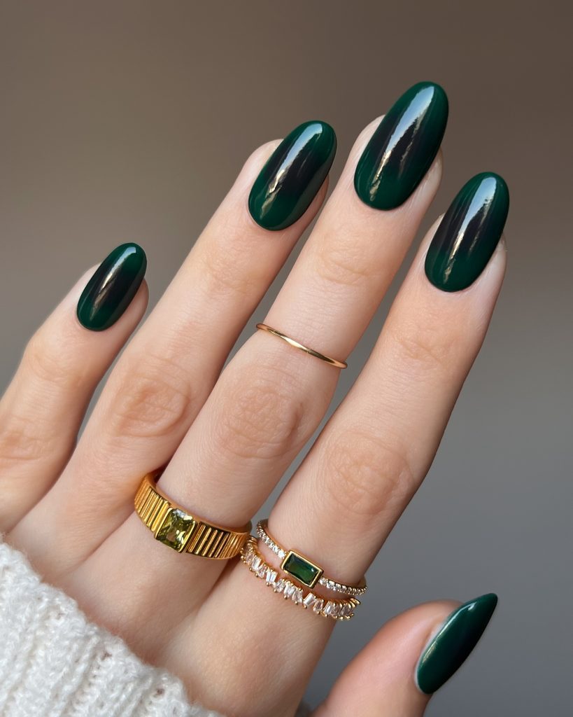 00018 Chrome Winter Nails - Chrome winter nails bring a sleek, icy touch to cold-weather manicures. Whether you're drawn to silver chrome winter nails, frosty blues, or pearlescent whites, these high-shine designs capture the magic of the season. From metallic chrome winter nail ideas with a mirror finish to soft, iridescent hues that reflect the snow-covered landscape, there are endless ways to achieve a stylish, frosty look.