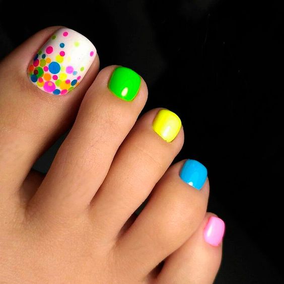 Beach Summer Toe Nail Designs: Vibrant Vacation Trends