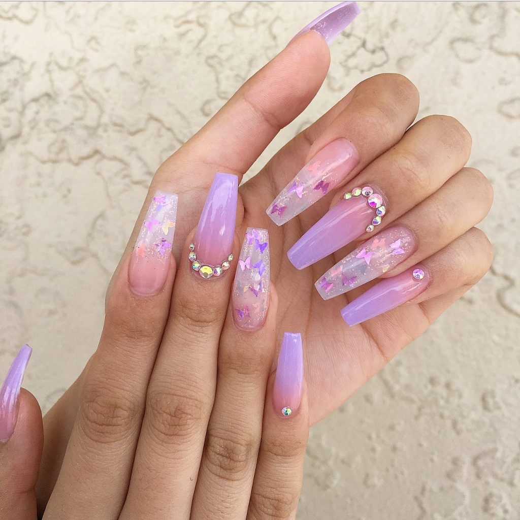 00002 Purple Ombre Nails - Last summer, my sister try a few elegant purple ombre nail ideas, and ever since then, I’ve been obsessed. The way those purple ombre nail designs shimmered in the sunlight were just too beautiful. Every shade blended so well, you would think a professional artist had did it.