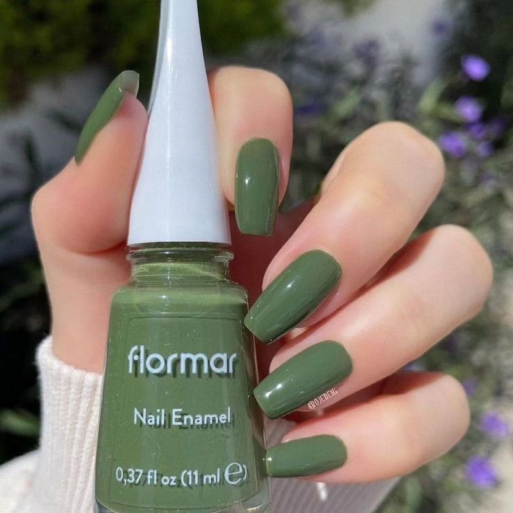 00018 Matte Green Nails - I’ve always loved experimenting with nail colors, but nothing feels quite like chic matte green nail ideas during the cooler months. The first time I tried matte green nails, I was going for something simple but what happened was—everyone noticed it, even strangers.