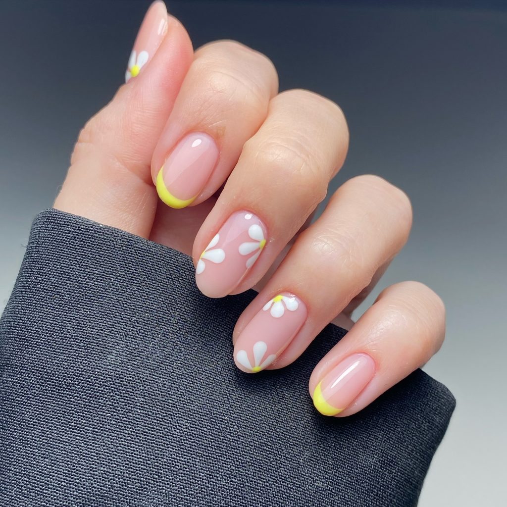 00018 Simple Cute Nails - When I first started looking for trendy simple cute nails, I were overwhelmed by the options. From pastel pinks to floral tips, trendy simple cute nails are a go-to style for anyone who wants pretty hands without going overboard.
